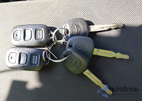 2006 Toyota Matrix из США, поврежденный, VIN 2T1KR32E86C557844